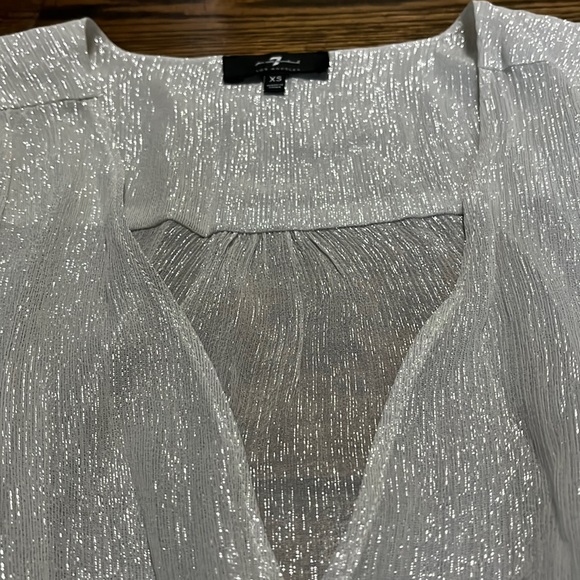 7 For All Mankind Silk Metallic V-Neck Peplum Blouse Women’s Size XS - Picture 3 of 12